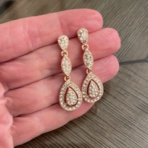 Vintage Style Rose Gold Colored Drop Earrings Rhinestone Dangle Earrings - Picture 10 of 15